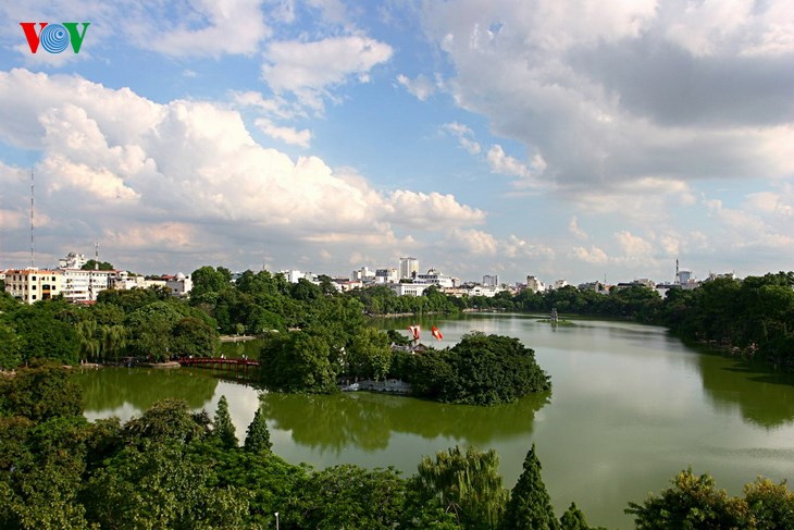 Hoan Kiem lake in autumn