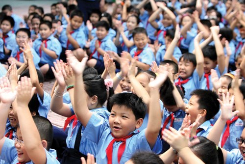 Thưởng tiền nếu sinh toàn con gái Nhiều ý kiến trái chiều