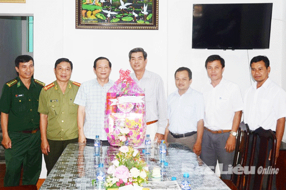 Thăm và tặng quà các chùa Khmer nhân lễ Sen Đôn ta 2015