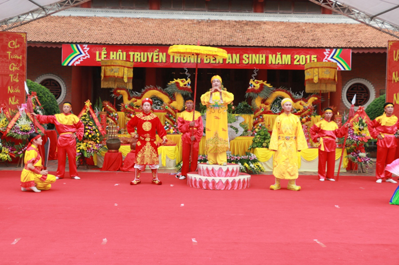 Khai mạc lễ hội truyền thống đền An Sinh