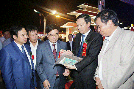- Ouverture l’exposition sur les réalisations socioéconomiques de la province de Quang Ninh pendant la période 2010-2015