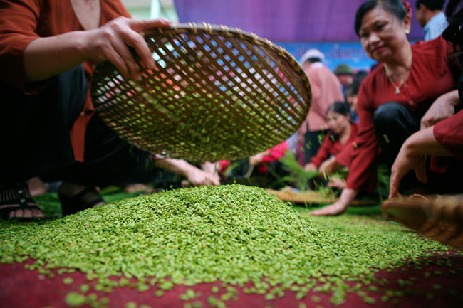 Me Tri green rice flakes festival