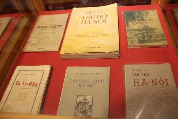 - Expo de livres précieux sur Hanoi