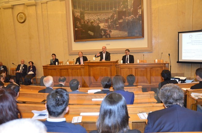 - Le Haut Conseil des Asiatiques de France fait sa première apparition officielle
