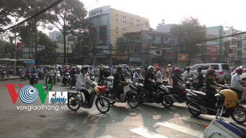 Tai nạn liên hoàn do mải xem  tai nạn