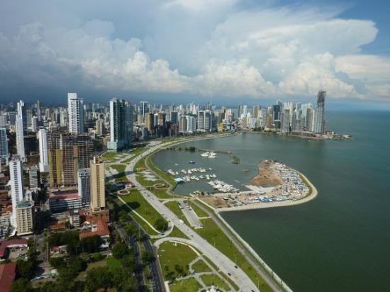 “Enjoying Panama” exhibition in Hanoi