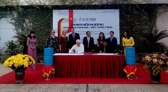 Tiếp nhận phim hồi hương do Hội hữu nghị Đức – Việt trao tặng