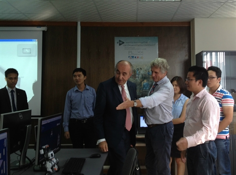 «Excellente coopération» franco-vietnamienne en sciences et technologies