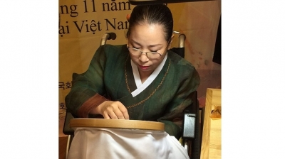 - Présentation de broderies d artisans sud-coréens au Vietnam