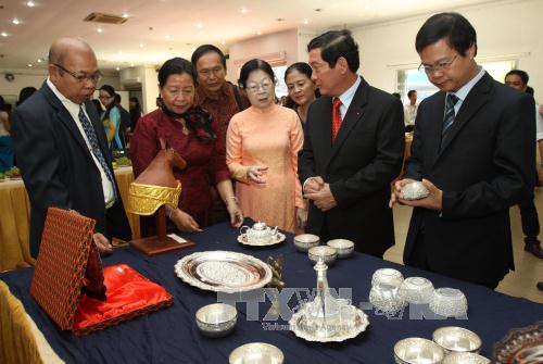 T p Hồ Chí Minh Triển lãm Hoàng Gia về nghệ thuật thị giác và các hiện vật văn hóa đa màu sắc