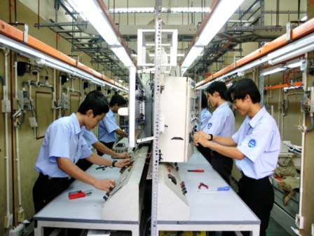 Xem xét nâng mức cho vay tín dụng học sinh sinh viên lên 1 350 000 đồng tháng người