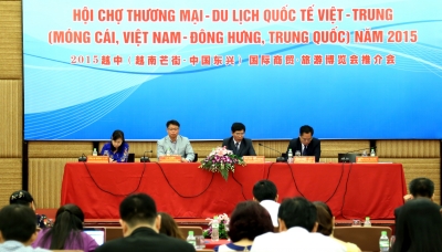 - Plus de 400 stands à la foire internationale du commerce et du tourisme Vietnam-Chine 2015