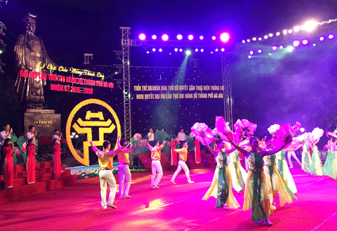 庆祝越共河内市第十六次代表大会的精彩艺术晚会