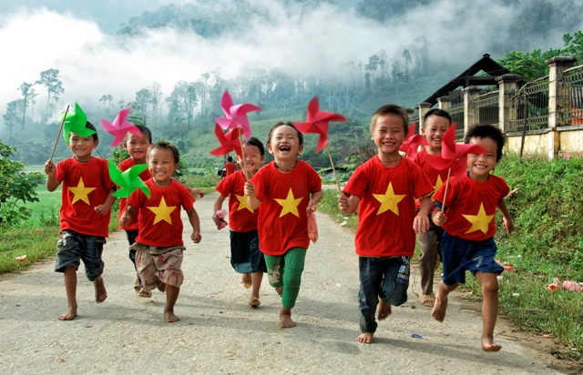 “Dưới bóng cờ Tổ quốc”
