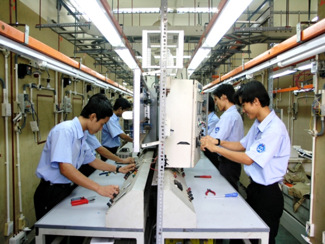 Không để sinh viên phải bỏ học vì học phí