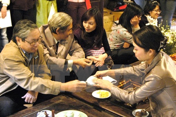 Giới thiệu nghệ thuật trà của người Hà Nội tại Ngôi nhà Di sản