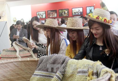 Venezuelan handicrafts showcase in Tuyen Quang