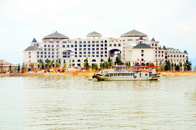 - Ouverture d un ressort de luxe en baie de Ha Long