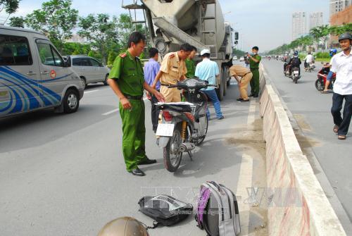 Thành phố Hồ Chí Minh Đi vào làn đường dành cho ô tô, hai nữ sinh viên bị xe bồn cán tử vong