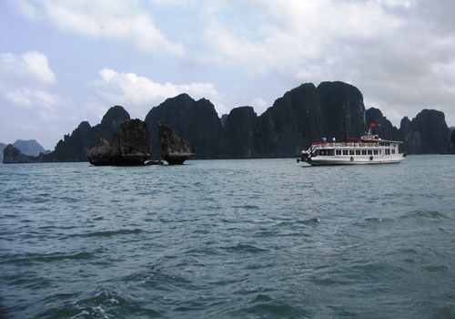 Quảng Ninh Dừng cấp phép hoạt động các tàu du lịch chưa lắp đặt thiết bị phân ly dầu nước
