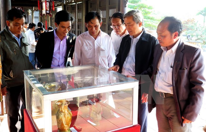 Over 1,000 antiques displayed and auctioned at Nam Dinh provincial museum