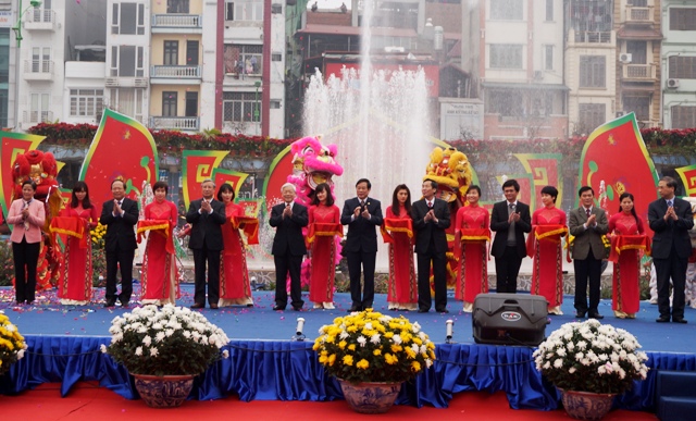 2015 Spring Newspaper Festival opens in Hanoi