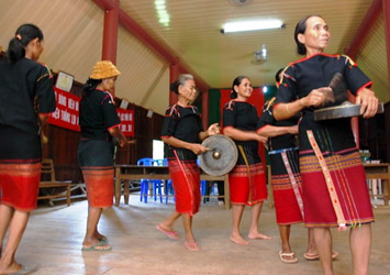 Đầu Xuân nghe nhịp chiêng độc đáo của đồng bào dân tộc Êđê Bih
