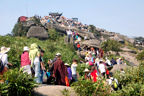 La montagne sacrée de Yên Tu
