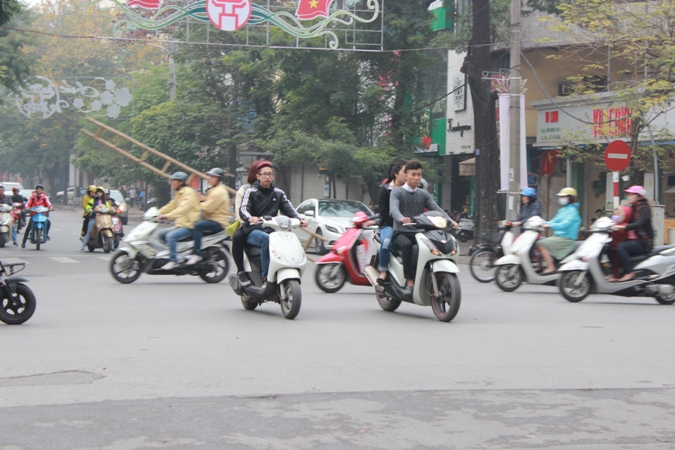 Du xuân, nhiều người hồn nhiên vi phạm pháp luật giao thông