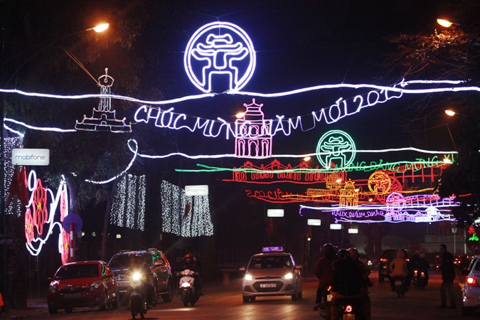 Đêm Hà Nội lung linh chờ đón khoảnh khắc giao mùa