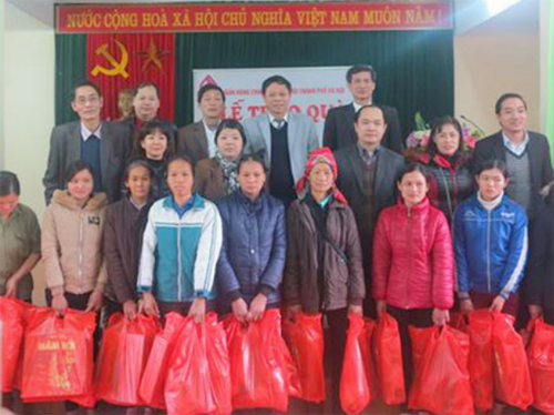 Ngân hàng chính sách xã hội TP Hà Nội hưởng ứng Tết vì người nghèo 2015