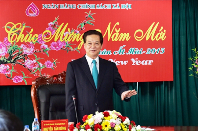 Thủ tướng Nguyễn Tấn Dũng thăm và chúc tết Ngân hàng chính sách xã hội