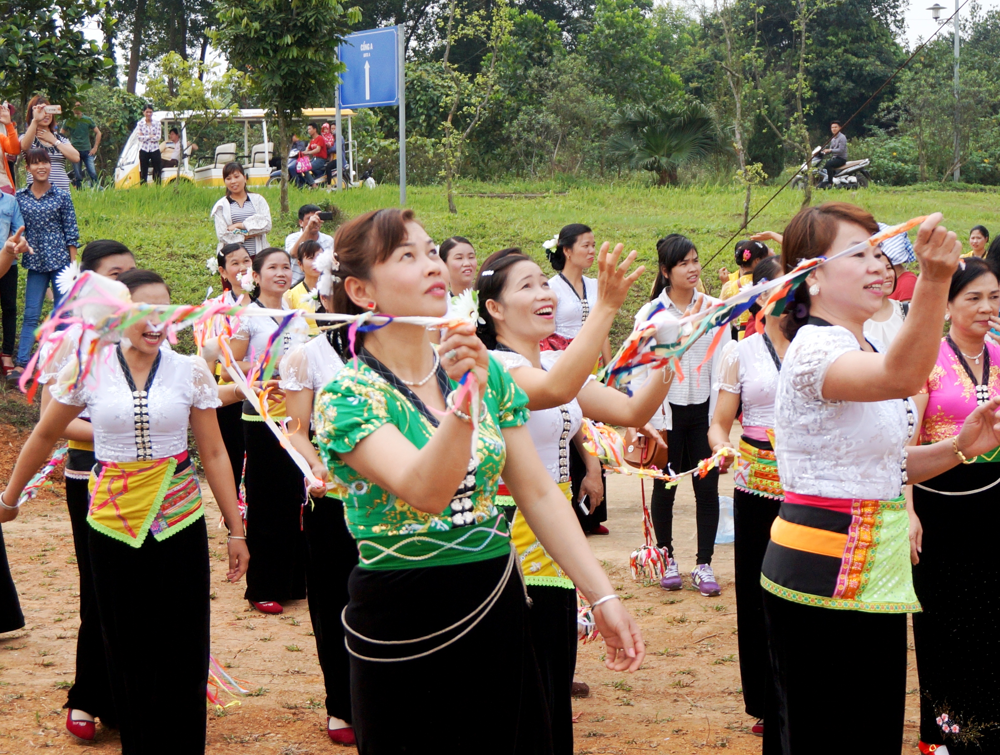 Ngày xuân vui hội ném còn