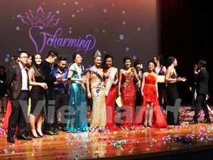 Les étudiantes vietnamiennes à Singapour ont leur concours de beauté