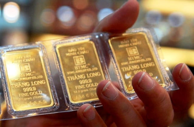 Giá vàng ngày 4 2 giảm mạnh