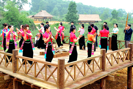 Triển lãm Sắc màu các dân tộc Việt Nam chào mừng IPU -132