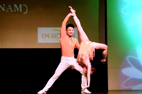 Un couple vietnamien champion asiatique de bachata