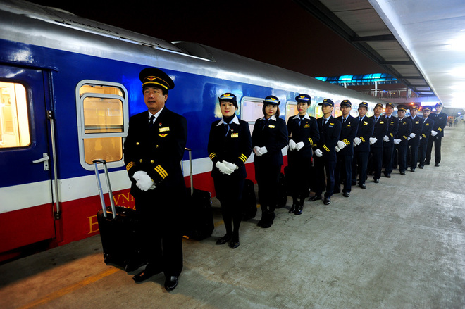 Vietnam s first luxury train launched