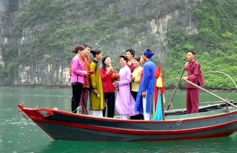 Le chant Giao duyên en mer, un patrimoine vivant au cœur de la baie d’Halong