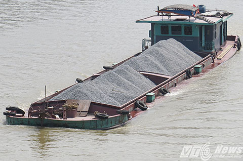 Hải Phòng Ẩn họa từ phương tiện chở quá tải trên sông