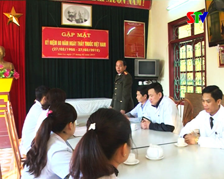Những thầy thuốc mang sắc phục Công an