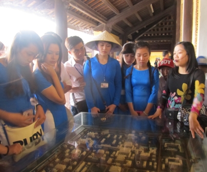 Over 100 photos on Hue heritages on display