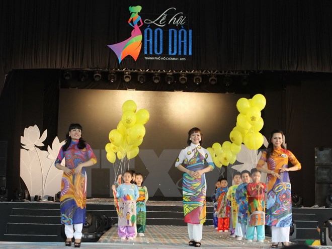 Ao dai festival 2015 honours traditional cultural identities