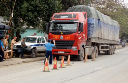 Tuyên Quang Tăng cường kiểm soát, xử lý phương tiện chở quá tải trọng