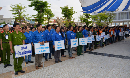 Khởi động các hoạt động của Đoàn tham gia bảo đảm TTATGT năm 2015