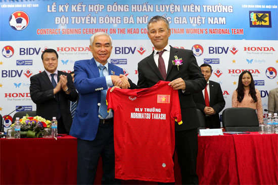 Đội tuyển bóng đá nữ Việt Nam chính thức có Huấn luyện viên mới
