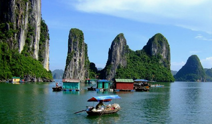 Ha Long Bay among top 15 most amazing rock formations