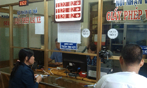Gia Lai tích cực chuyển đổi Giấy phép lái xe đến tận cơ sở
