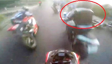 Tạm giữ hình sự người lái môtô khiến một thành viên hộ tống đoàn đua xe đạp bị tử nạn