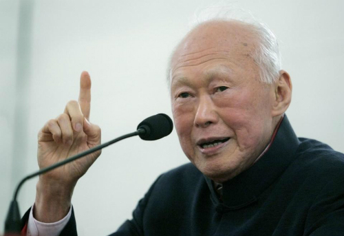 Singapore’s first PM, Lee Kuan Yew, dies at 91